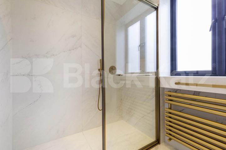 			MINS TO REGENTS PARK & TUBE!, 1 Bedroom, 1 bath, 1 reception Flat			 Parkway, Camden